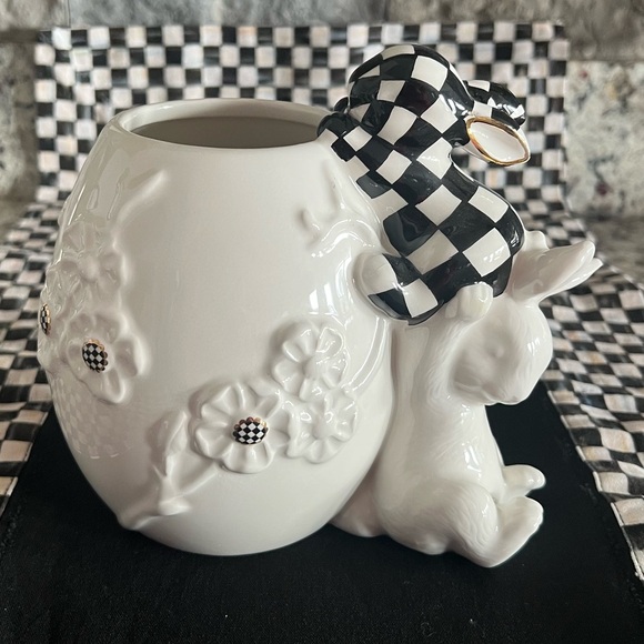 MacKenzie-Childs White Rabbit Ceramic Climbing Bunnies Vase. 1 small flaw. 🐰 - Picture 3 of 16